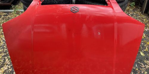 1996-2003 Suzuki Swift - Motorháztető /Gyári/ Színe: Piros
Állapota a képeken jól látható.
Eredeti Suzuki alkatrész: 57300-80EA0 12900Ft